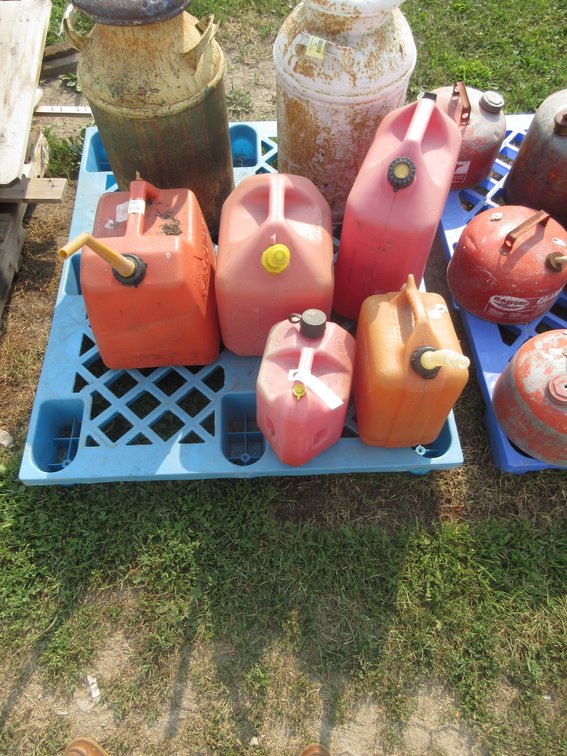 (5) Plastic gas cans