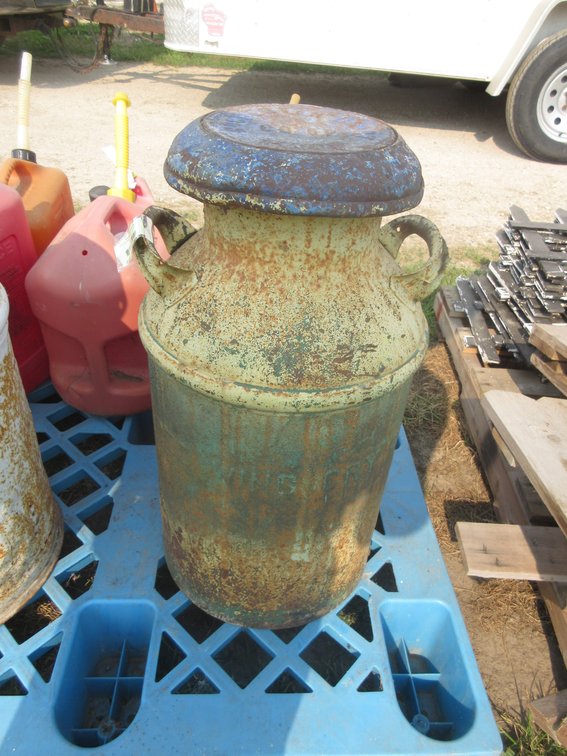 Steel milk can with lid