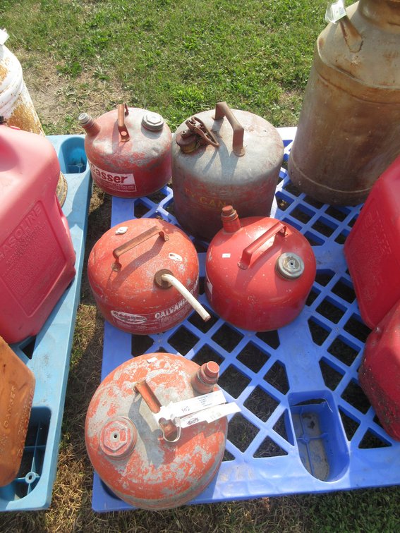 (5) Metal gas cans incluidng marine