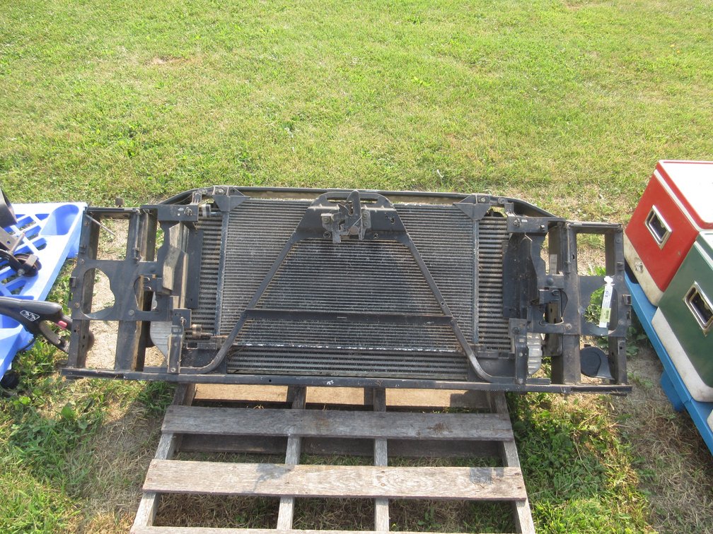 Radiator and support for Chevy Silverado/Sierra