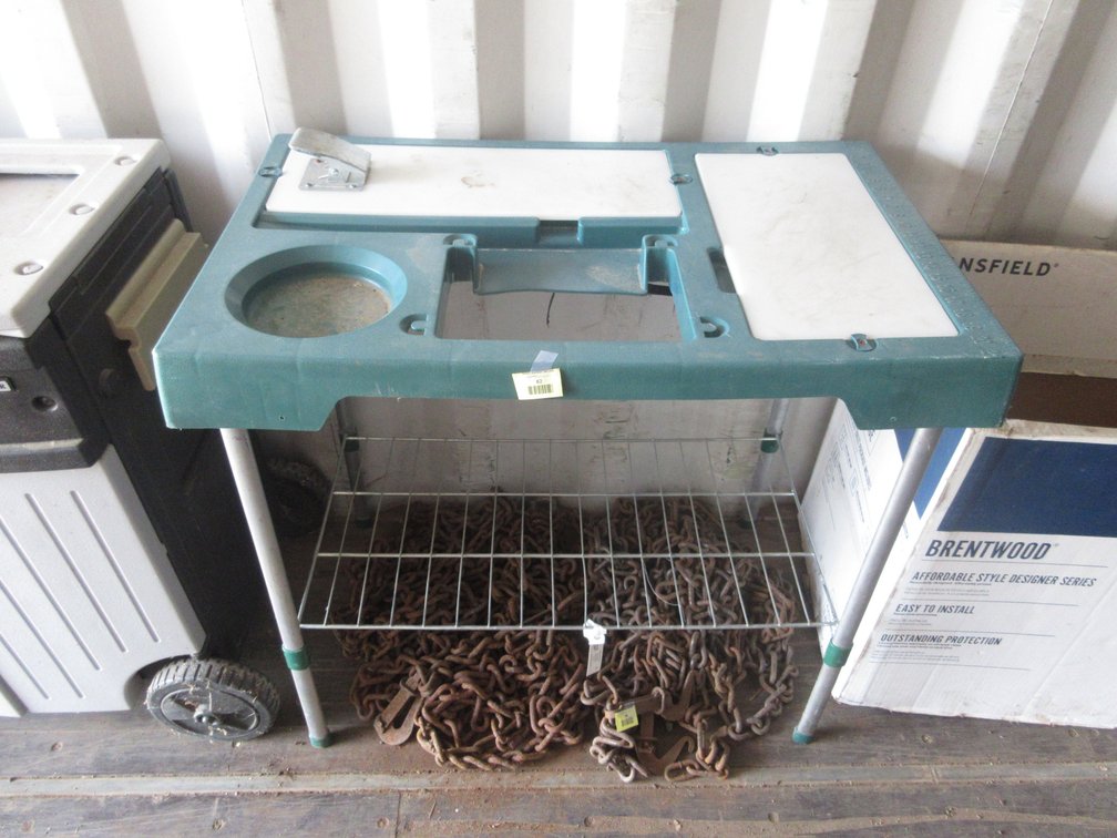 Heavy duty fish cleaning table