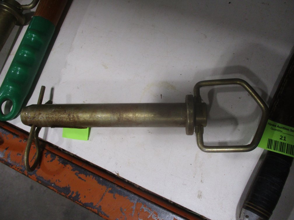Large draw pin