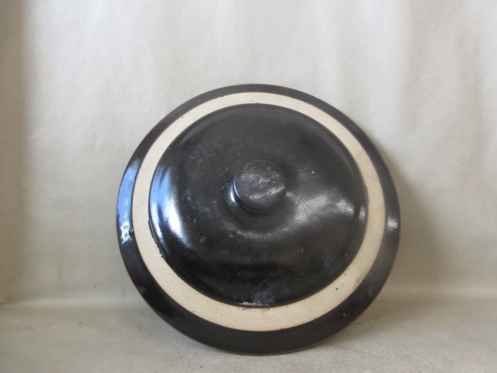 Round brown glazed stoneware lid with band