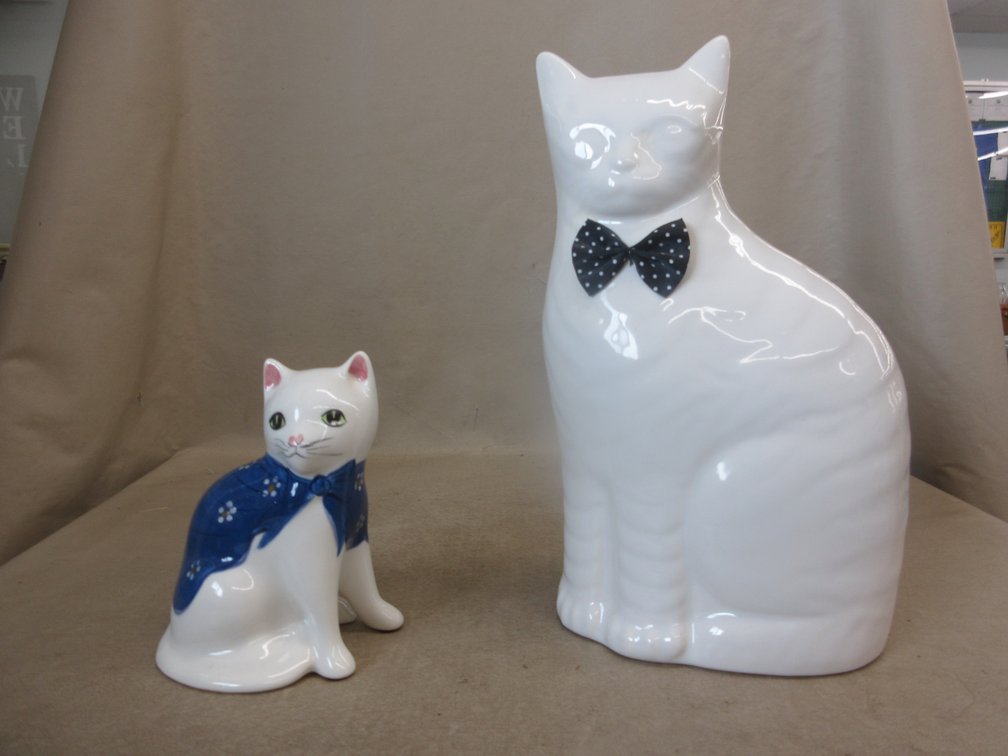 (2) Porcelain cat figures