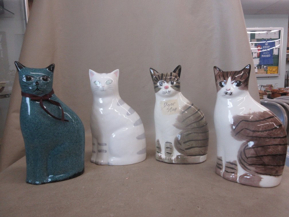 (4) Ceramic cat figures