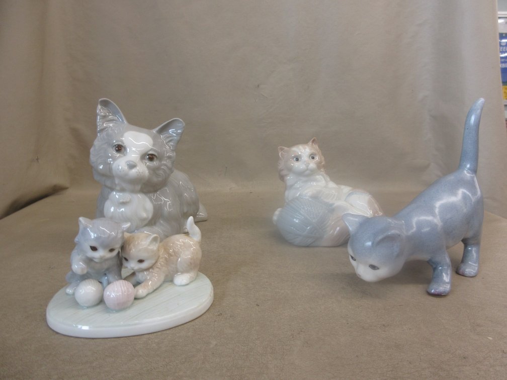 (4) Porcelain cat figures