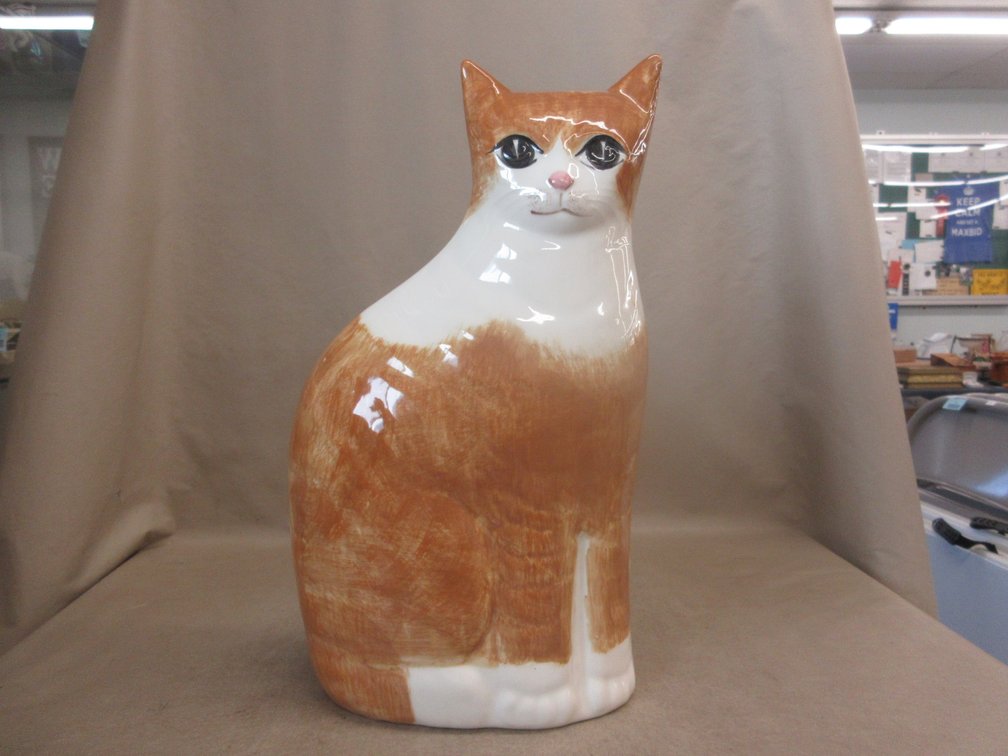Unmarked ceramic cat figure