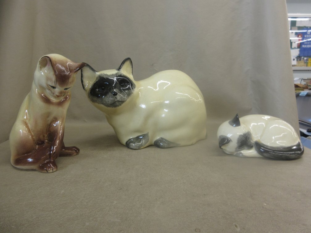 (3) Unmarked ceramic cat figures