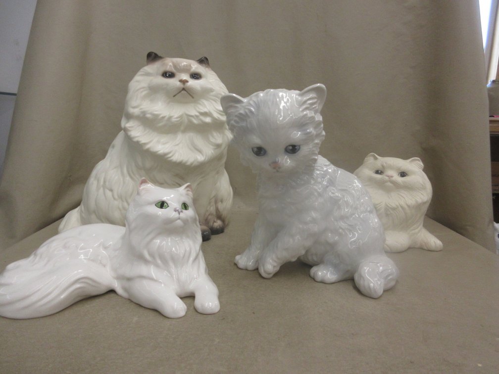 (4) Ceramic cat figures