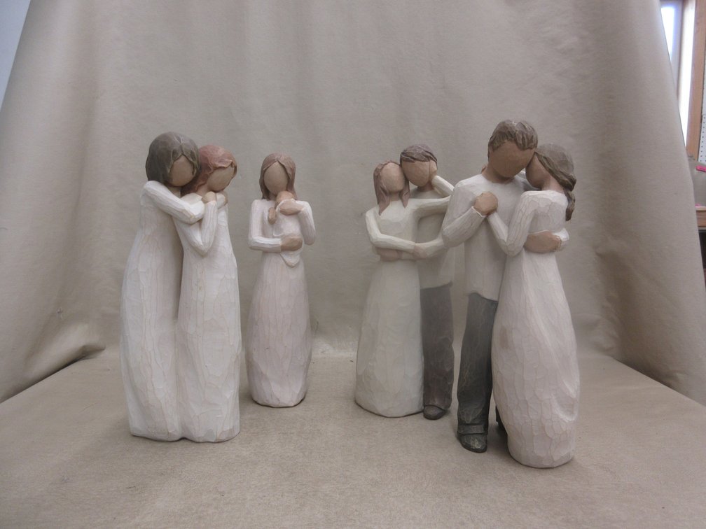 (4) Willow Tree figures