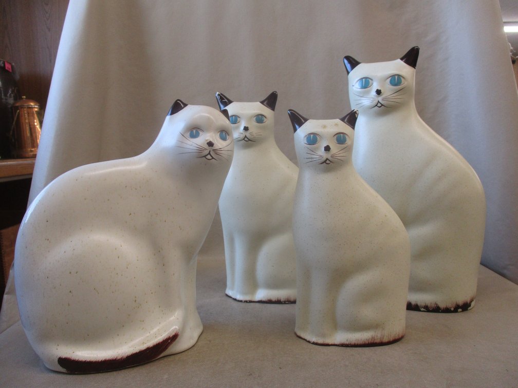 (4) Countryside Collection ceramic cat figures
