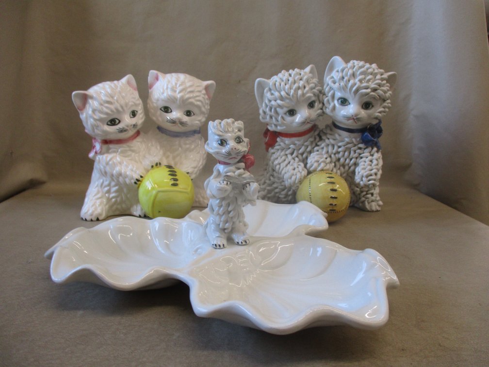 (3) Ceramic cat figures