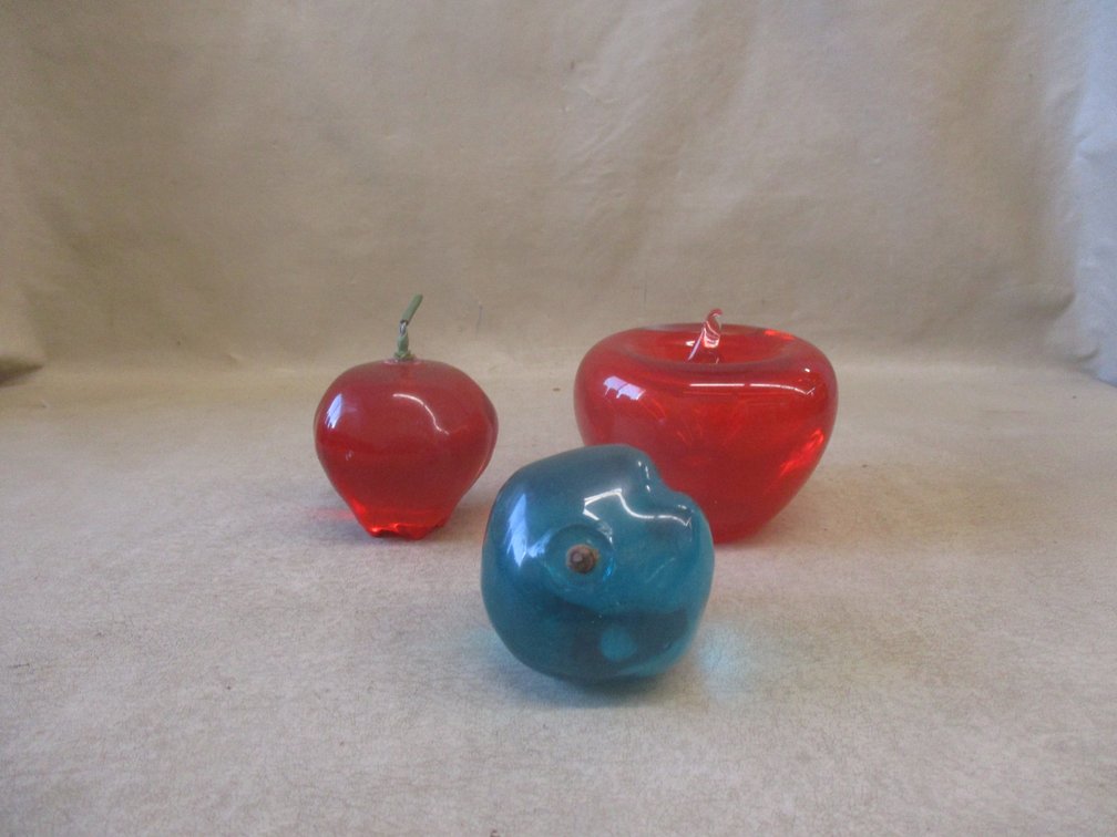 (3) Art glass fruit figures