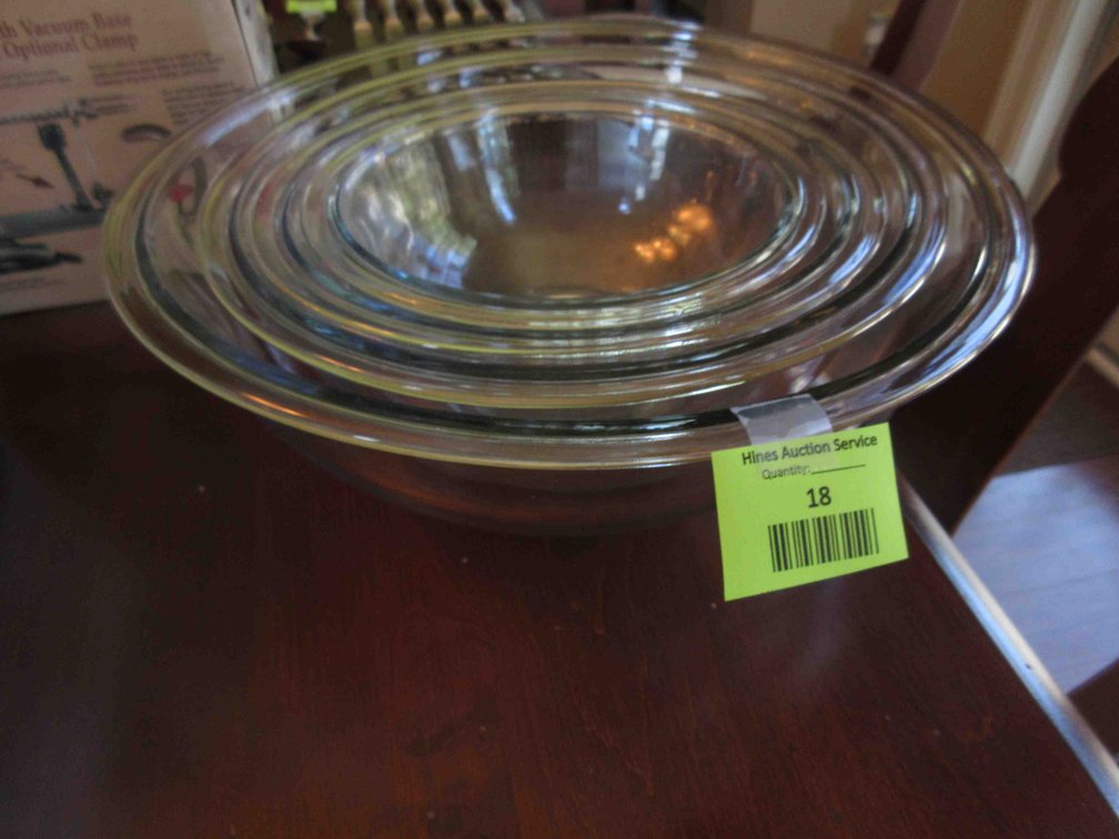 Set of (4) Pyrex nesting mixing bowls