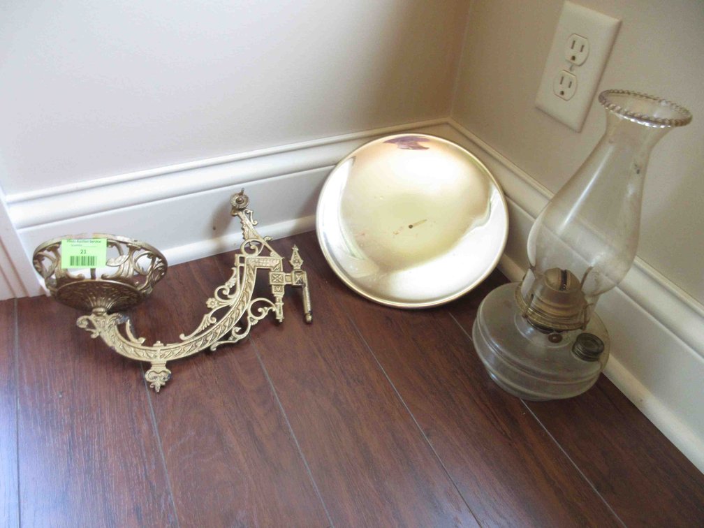 Antique bracket lamp