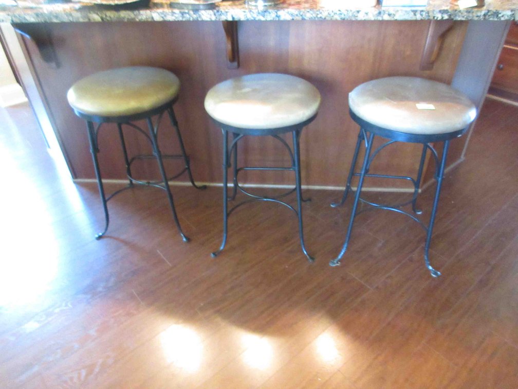 (3) Swivel bar stools with metal base