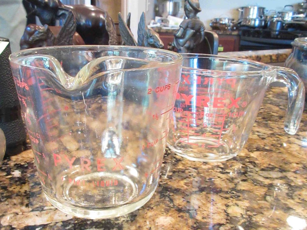 (2) Pyrex measuring cups