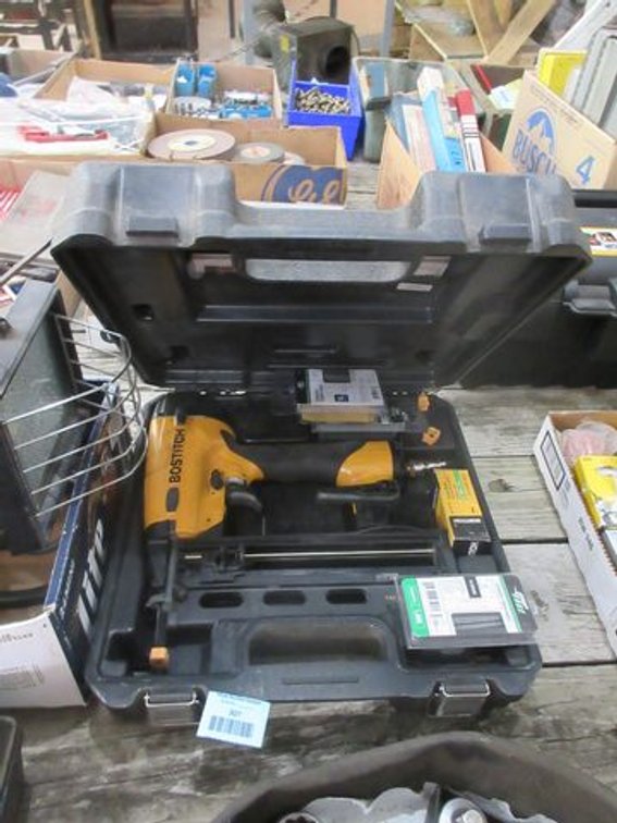 Bostitch FN1664 straight air finish nailer