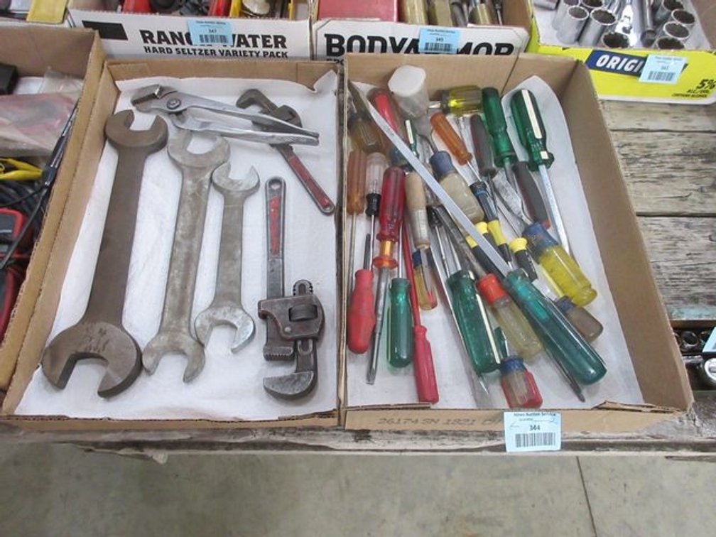 (2) Flat of tools