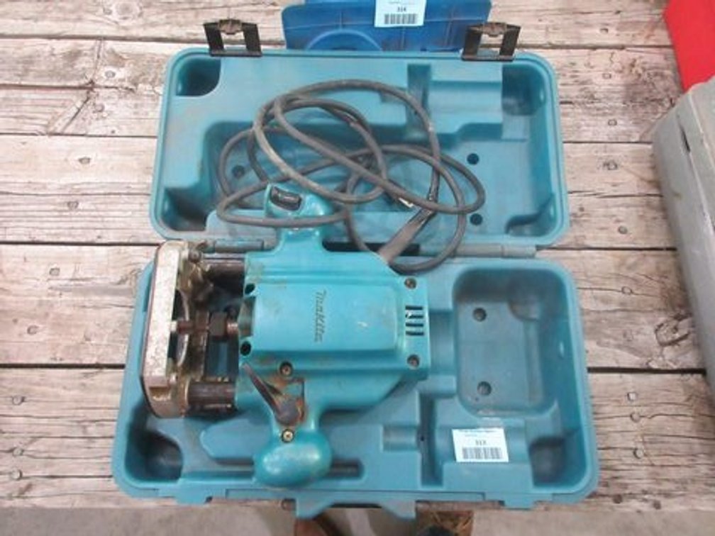 Makita plunge router
