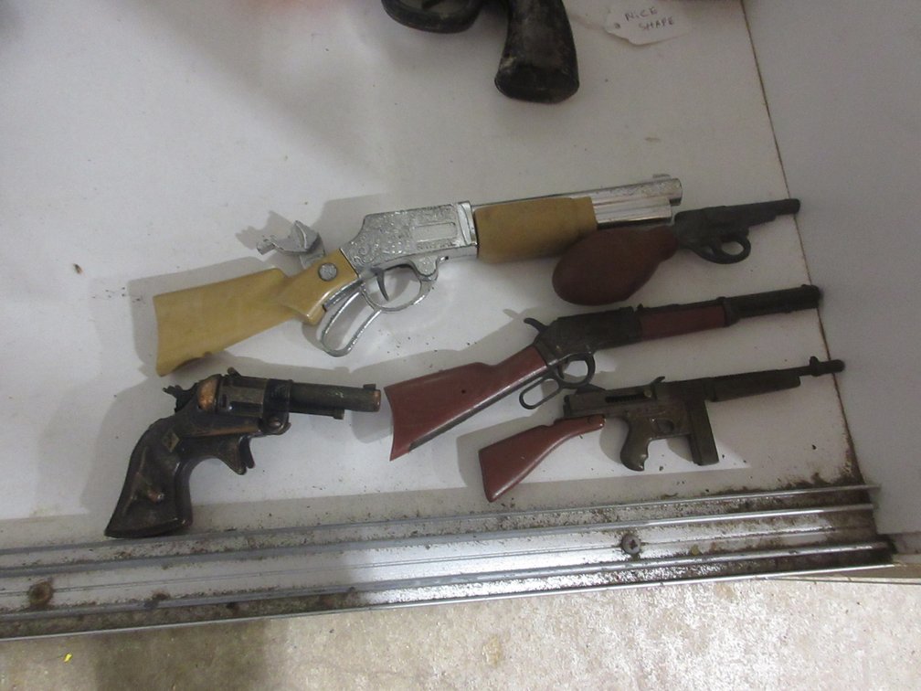 (5) Toy cap guns