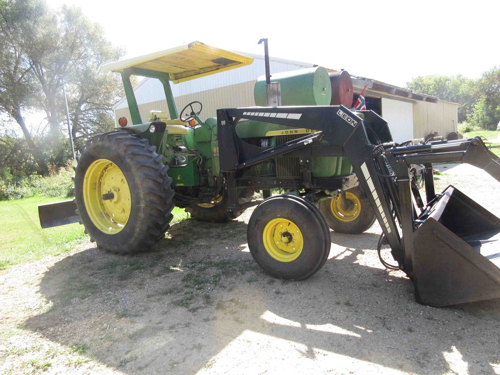 1970 John Deere 4020 diesel tractor (runs & drives - loader & blade not included)