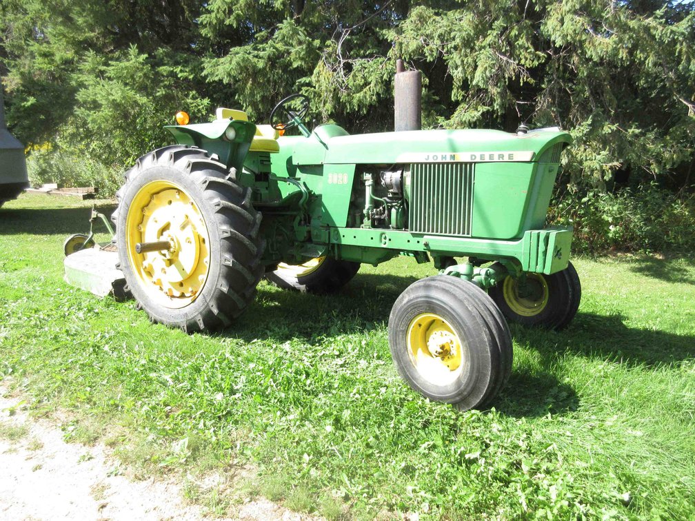 1969 John Deere 3020 gas tractor (runs & drives)