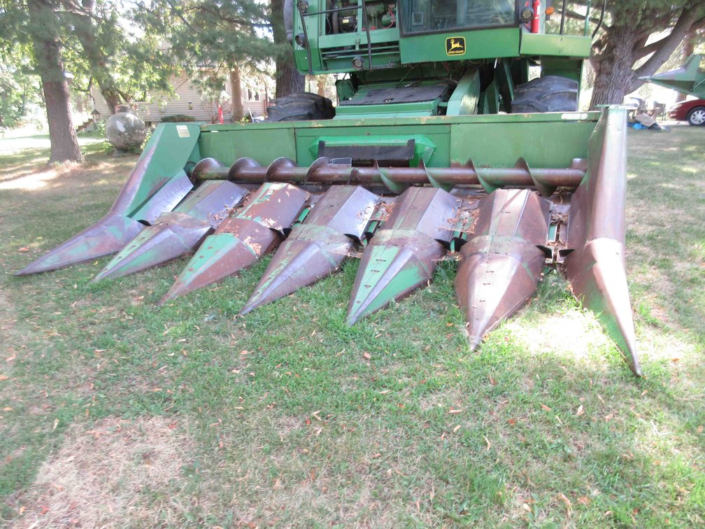 John Deere 6-row corn head