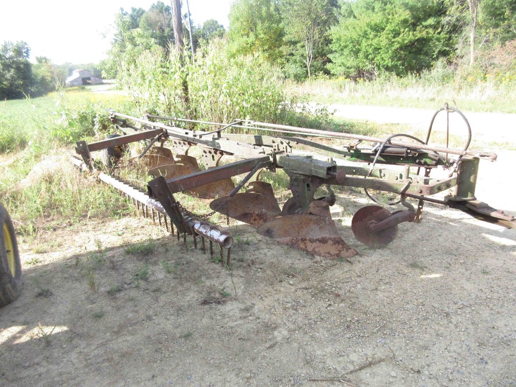 John Deere 5-14 3pt plow with Midwest drag bar