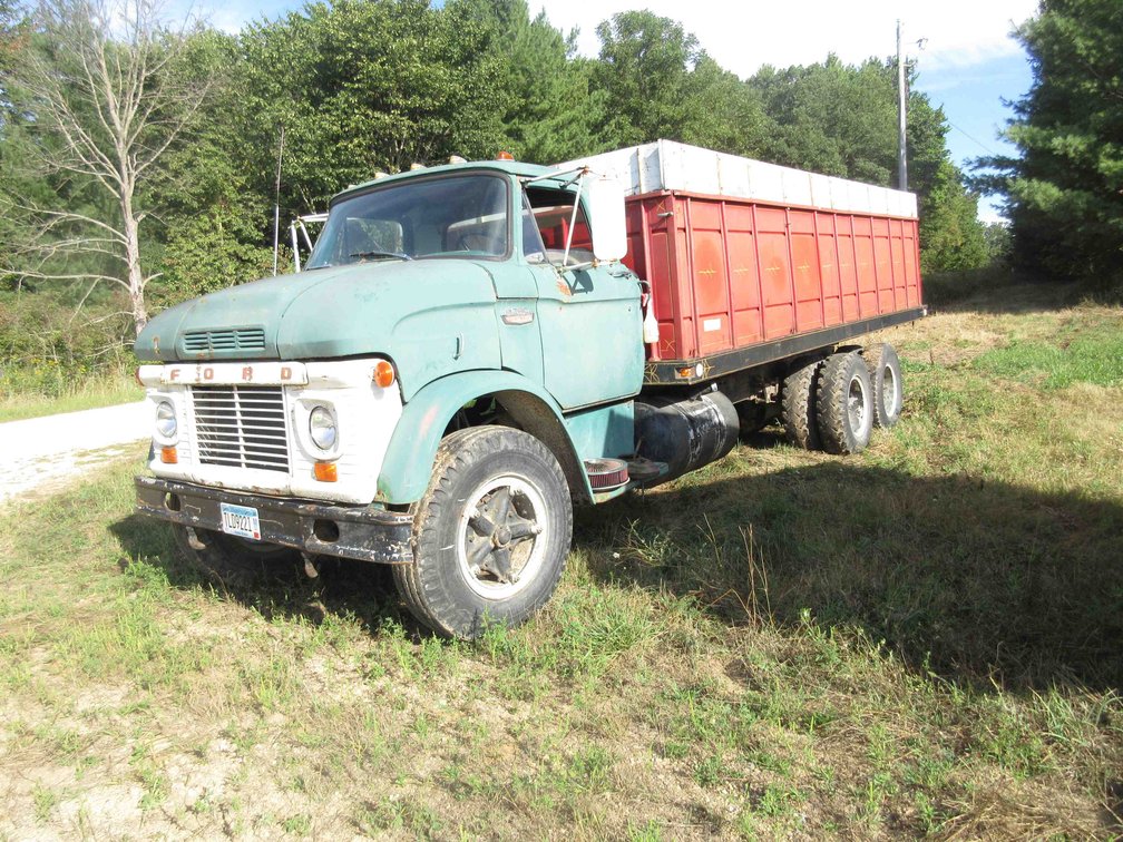1964 Ford 750 gas grain truck (runs & drives)