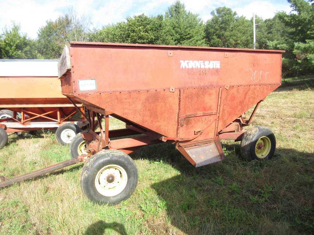 Minnesota 250 gravity box on Minnesota 8-ton running gear