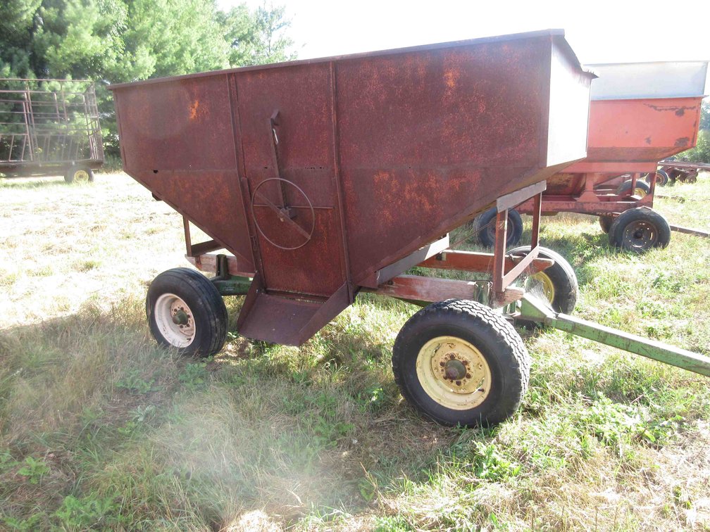 Killbros gravity box on John Deere running gear