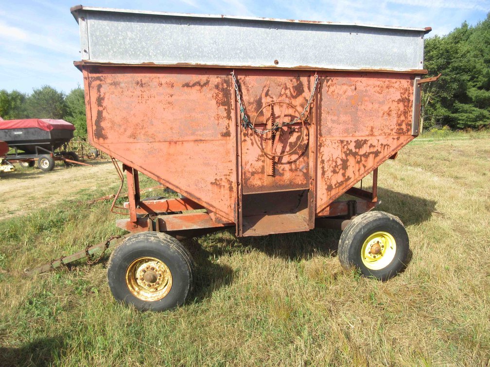 Gravity box on John Deere running gear