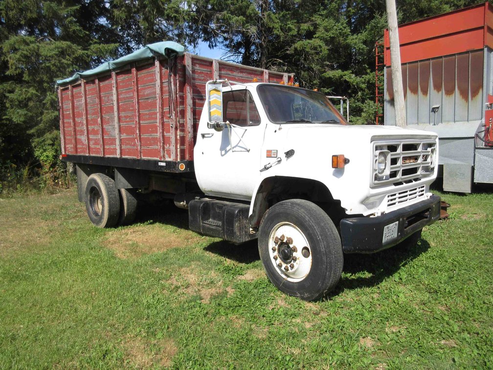 1980 GMC 7000 V-8 grain truck (runs & drives)
