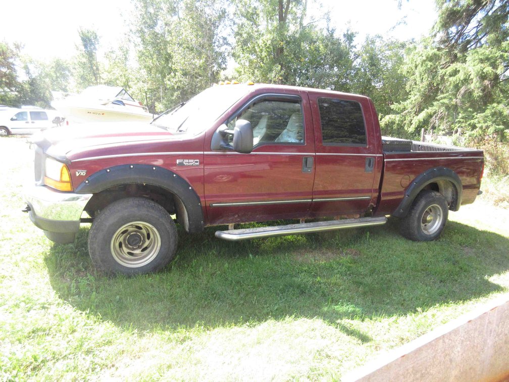 1999 Ford F250 Super Duty Lariat pickup (runs & drives)