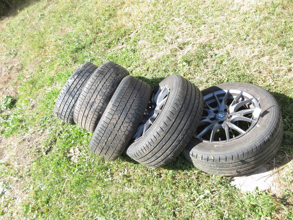 (5) 5-Bolt aluminum rims with tires