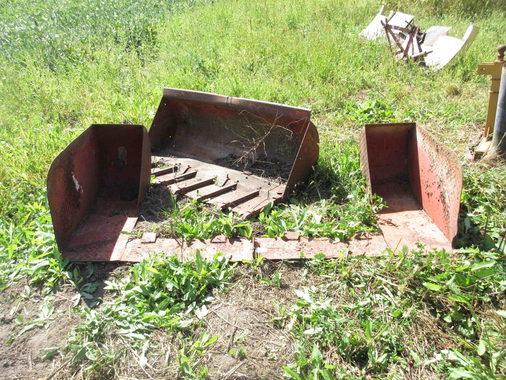 58" manure bucket with snow bucket attachment