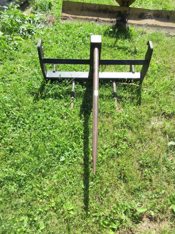 Leon loader bale spear (fits lot 3)