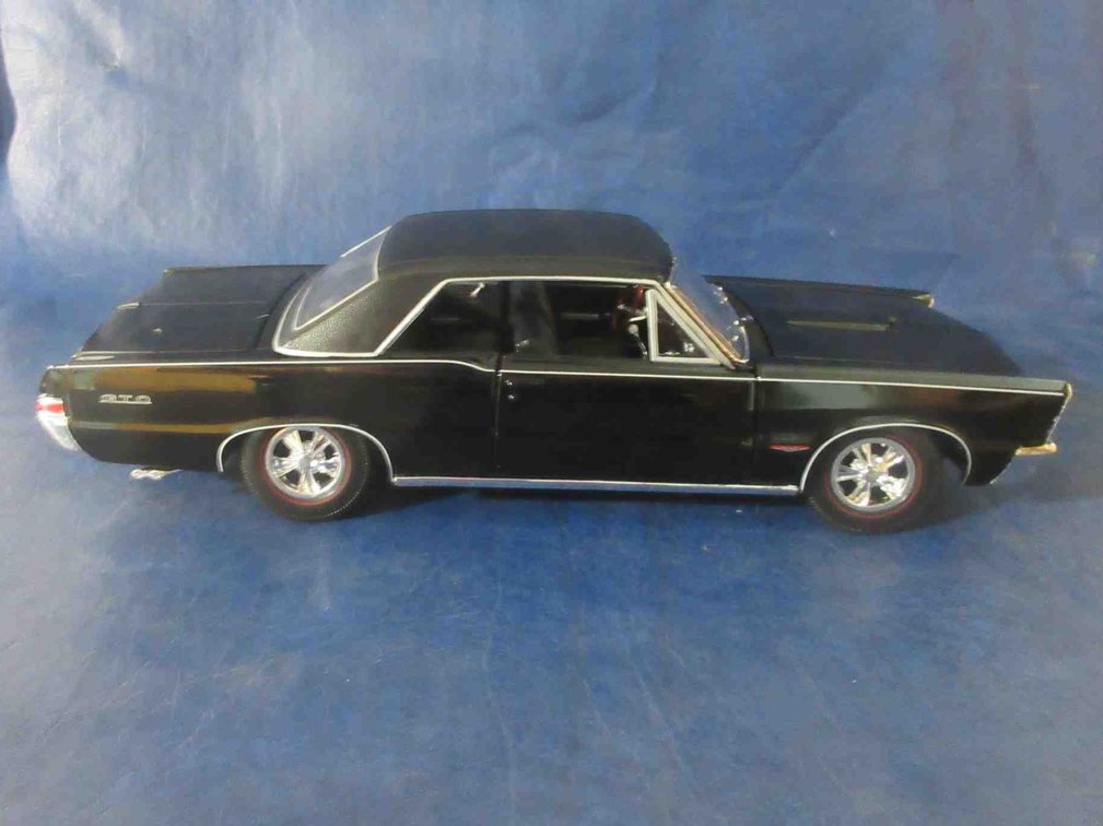 Maisto 1965 Pontiac GTO die-cast