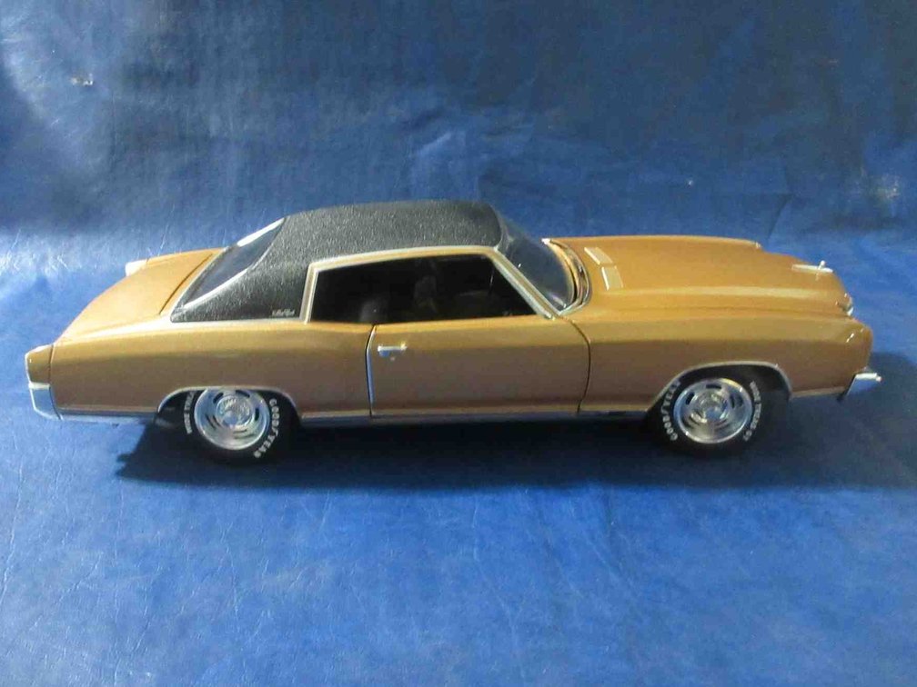 racing Champions 1971 Monte Carlo SS 454 die-cast