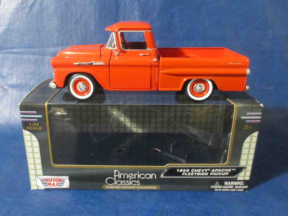 Motor Max 1958 Chevy Apache Fleetside pickup die-cast