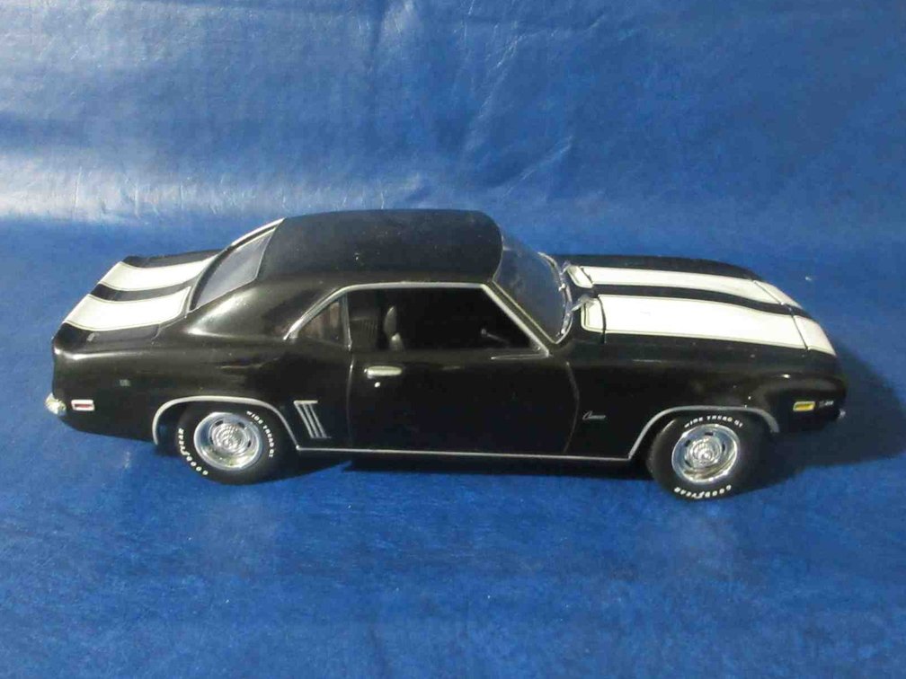 Johnny Lightning 1969 Chevrolet Camaro Z28 die-cast
