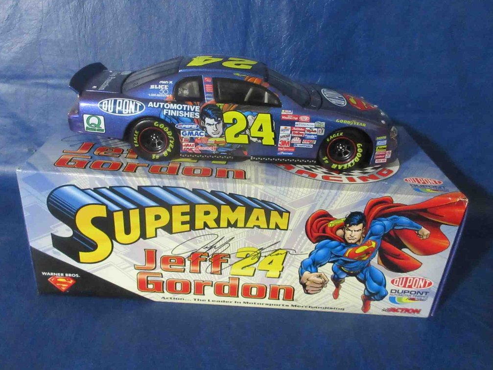 Action Racing Superman #24 Du Pont Jeff Gordon die-cast