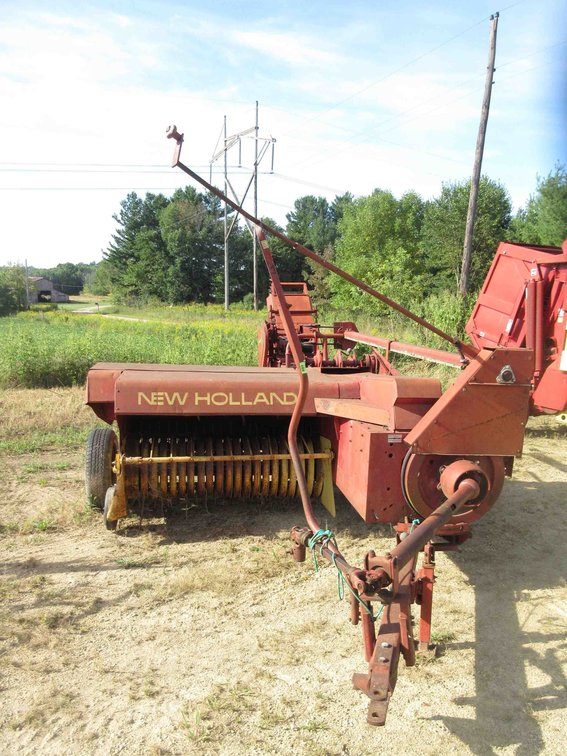 New Holland Hayliner 273 square baler