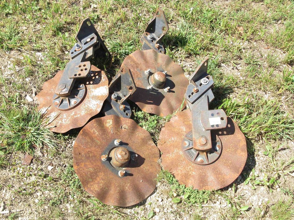 (4) Yetter no till cultivators