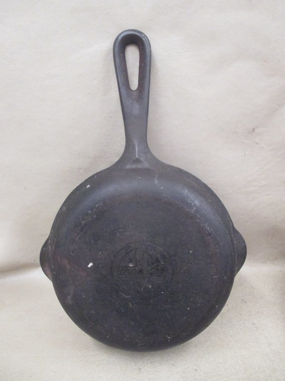 Griswold cast iron frying pan