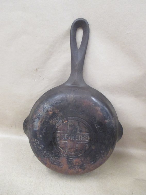 Griswold cast iron frying pan