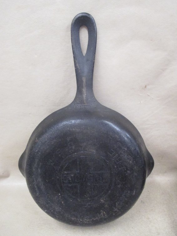 Griswold cast iron frying pan