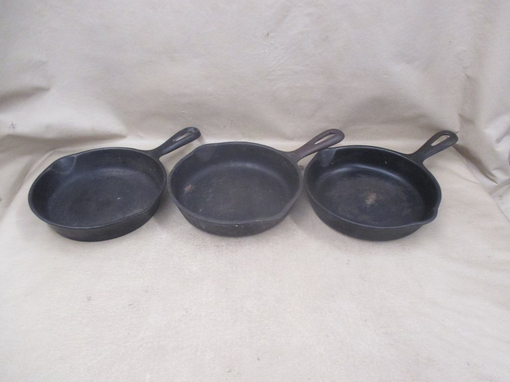 (3) Cast iron frying pans