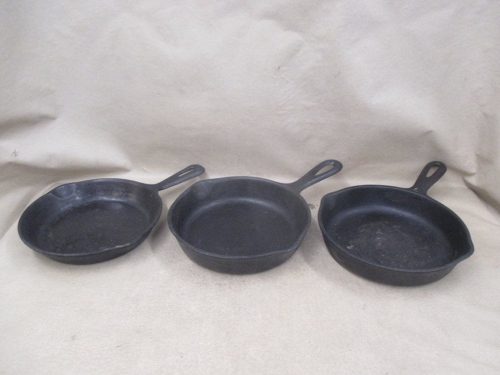 (3) Cast iron frying pans